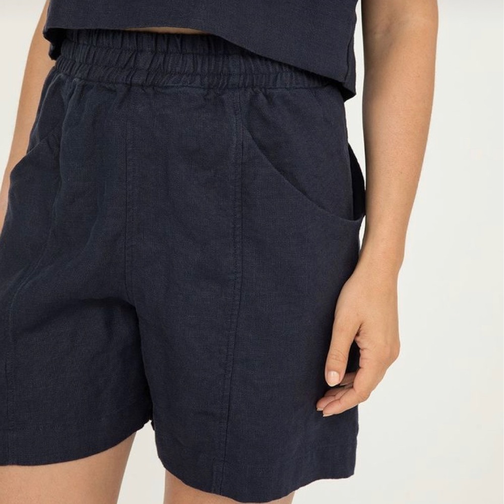 Elizabeth Suzann Clyde Shorts in 100% Linen, Navy